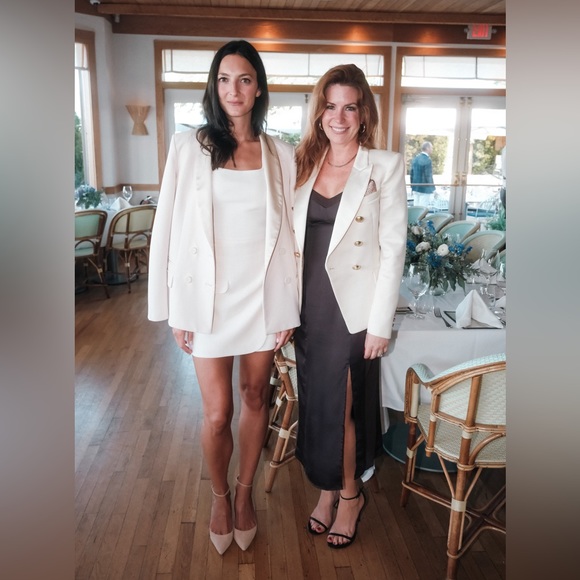 Meet your Posher, Gretchen - Picture 2 of 3